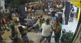 Câmeras de segurança flagraram o momento exato do crime, cometido diante de vários frequentadores que acompanhavam o pagode.