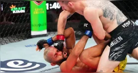 O ex-campeão do peso-mosca, Deiveson Figueiredo, foi superado por Cory Sandhagen em confronto neste sábado (03).
