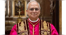 Além da foto oficial, o Brazão do Papa Leão XIV também foi divulgado.