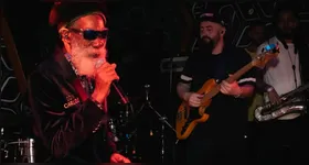Com uma carreira que ultrapassa quatro décadas, Don Carlos é uma das vozes mais marcantes do Reggae jamaicano
