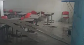 A Escola Municipal Nilce Alves, no bairro de Águas Brancas, é uma das instituições de ensino denunciadas por falta de estrutura para alunos.