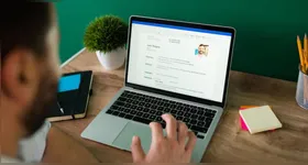 A internet se tornou-se uma grande aliada para quem busca bagas de emprego.