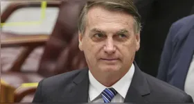 Bolsonaro disse que tomou a atitude por querer o bem-estar do filho e que, "graças a Deus", teve como depositar dinheiro em sua conta —no dia 13 de maio, segundo ele.