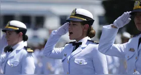A nova legislação determina que o percentual de cotas seja aplicado a todos os concursos e processos seletivos da administração pública federal direta, o que abrange também os processos seletivos das academias militares e cursos de formação de praças do Exército, Marinha e Aeronáutica.