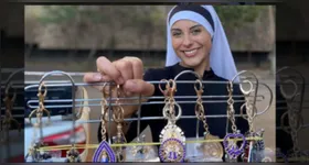 Irmã Eva deixou carreira de modelo para se dedicar a religião.