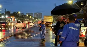 Por volta das 16h30 desta segunda-feira, um grave acidente envolvendo uma carreta e uma motocicleta foi registrado na rodovia.