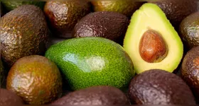 Muito comum na alimentação dos brasileiros, o fruto é bastante consumido e sua casca geralmente é descartada.