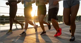 Praticar a corrida traz melhoras para órgãos vitais como o coração e o cérebro.