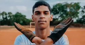 Luva de Pedreiro é chamado de corno e ameaça seguidor de morte em live nas redes sociais.