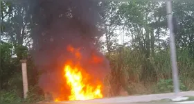 Fogo foi registrado em um trecho próximo de uma área de mata na avenida João Paulo II, em Belém.