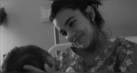 A artista reconheceu a complexidade da maternidade, parabenizando todas as mães por essa jornada desafiadora.