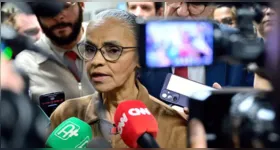 Ministra exigiu retratação pelas ofensas e deixou a sessão após o parlamentar se recusar a pedir desculpas.