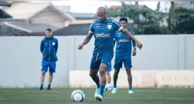 Ronaldo Henrique durante treino: volante deve reforçar o Paysandu na disputa da Série B após rescisão unilateral com o Avaí.