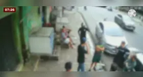 Três bandidos assaltam clientes em depósito de bebidas em Belém.