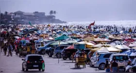 Praias como a do Atalaia, em Salinópolis, estão entre os destinos mais disputados durante os feriadões.