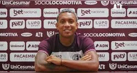 Wesley Pomba durante apresentação à Ferroviária, em março deste ano.