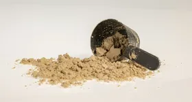 Consumidores que compraram o produto no lote contaminado devem acionar a empresa para orientações