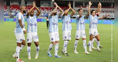Jogadores do Paysandu agradecem apoio da torcida diante do Goiás
