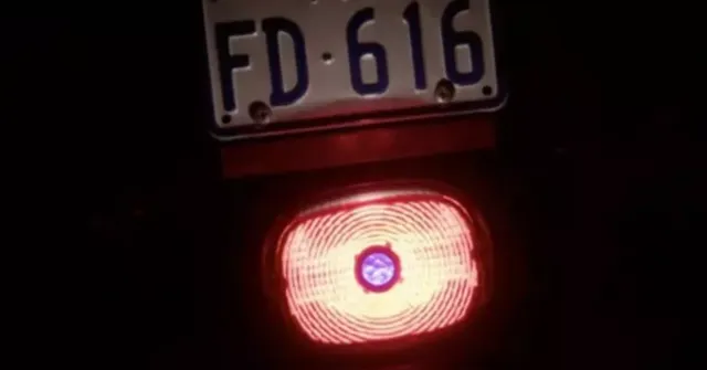 Imagem ilustrativa da notícia Entenda porque motociclistas voltaram a usar pontos azuis nas lanternas traseiras