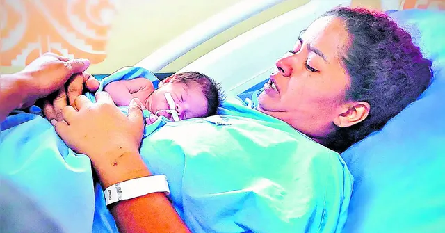 Imagem ilustrativa da notícia Após 30 dias em coma, mãe reencontra a filha recém-nascida