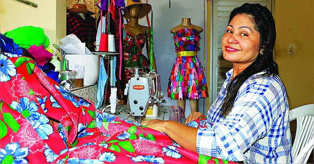 Imagem ilustrativa da notícia Costureiras comemoram grande procura por roupas juninas