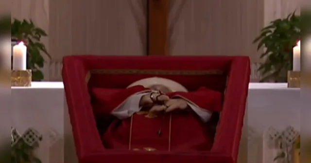 Imagem ilustrativa da notícia Vaticano divulga primeiras imagens do papa Francisco no caixão
