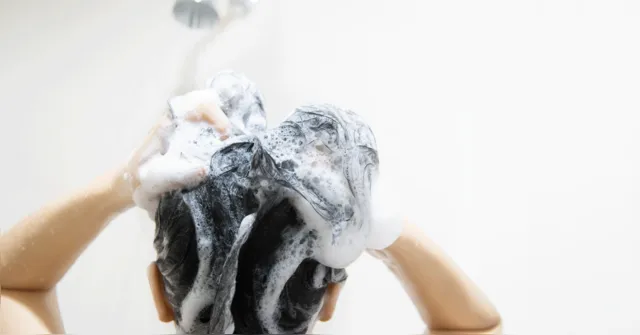 Imagem ilustrativa da notícia Anvisa retira shampoos de marcas populares das prateleiras