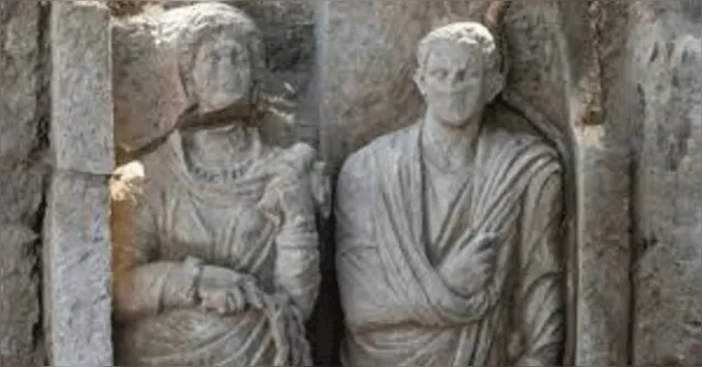 Imagem ilustrativa da notícia Arqueólogos descobrem escultura de possível sacerdotisa romana