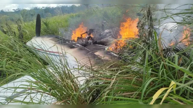Imagem ilustrativa da notícia Traficantes incendeiam avião com drogas após pouso no Pará