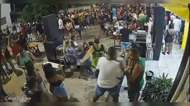 Imagem ilustrativa da notícia Morte no pagode: homem é morto a tiros em bar lotado. Veja o vídeo