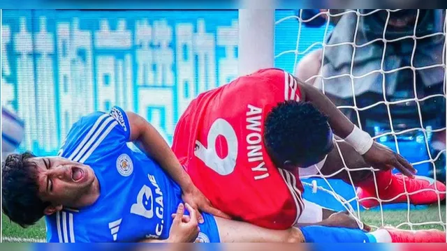 Imagem ilustrativa da notícia Jogador da Premier League entra em coma após choque com trave