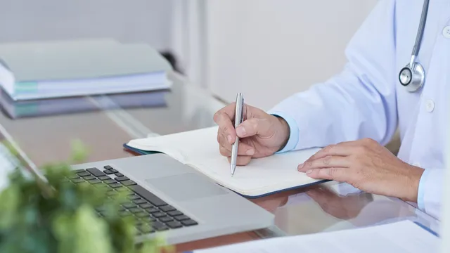 Imagem ilustrativa da notícia Caligrafia x Neurociência: por que letra de médico é ruim?