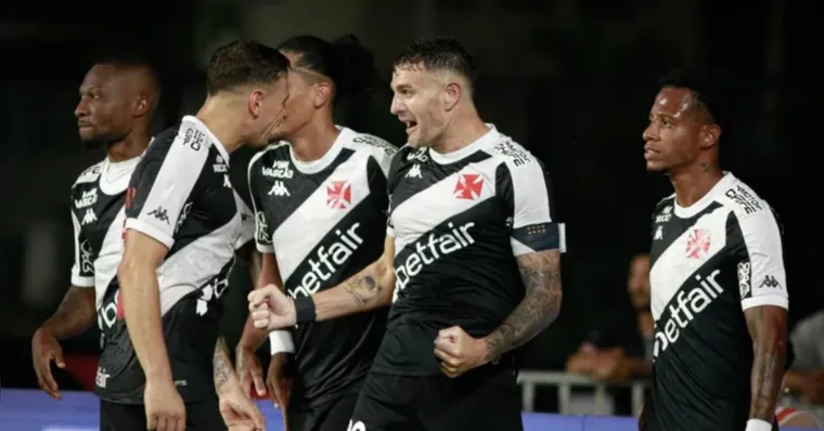 Imagem ilustrativa da notícia De virada, Vasco supera o Santos e estreia com vitória no Brasileirão