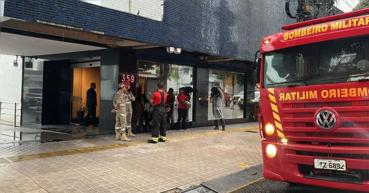 Imagem ilustrativa da notícia Forro desaba e prédio do Sesc é evacuado pelos bombeiros