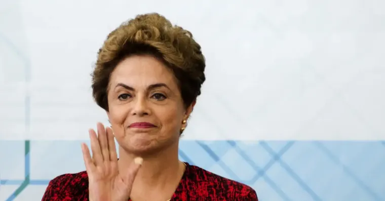 Imagem ilustrativa da notícia Presa e torturada na ditadura, Dilma é anistiada e indenizada