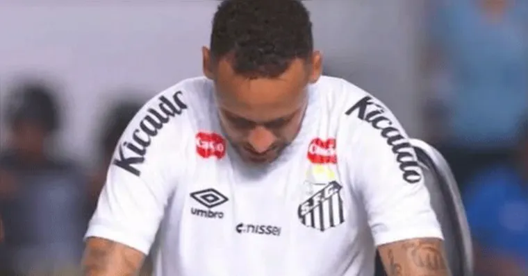 Imagem ilustrativa da notícia Frustração na Vila: Santos teme nova lesão muscular de Neymar