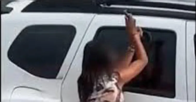 Imagem ilustrativa da notícia Desentupidor vira 'arma' de furto e vídeo choca a web; assista
