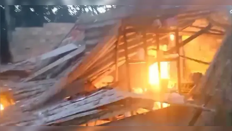 Imagem ilustrativa da notícia Botijão de gás explode, destrói casa e deixa morador ferido em Cotijuba