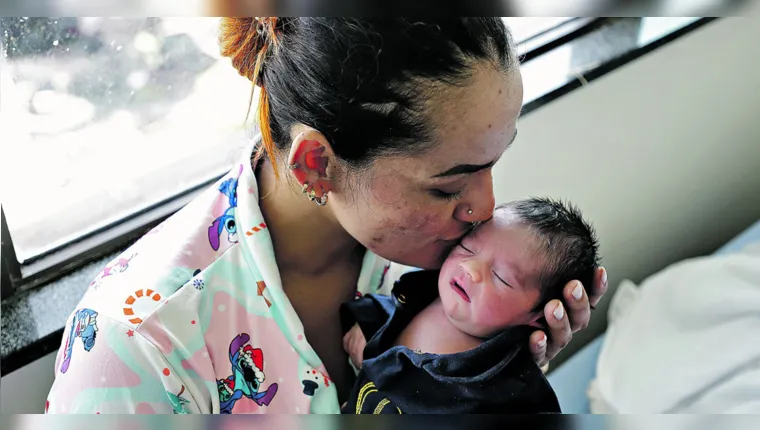 Imagem ilustrativa da notícia O inesquecível momento do primeiro contato entre mãe e bebê