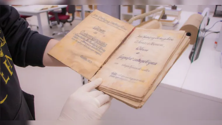 Imagem ilustrativa da notícia Polícia investiga roubo de livros raros de bibliotecas no Brasil
