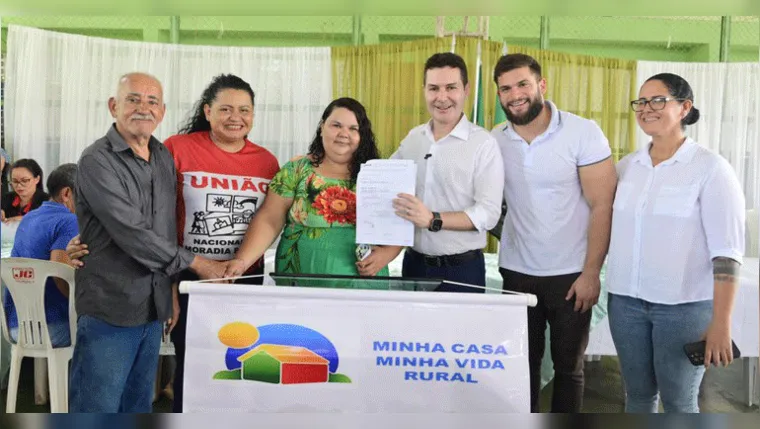 Imagem ilustrativa da notícia Jader Filho assina contratos para 146 moradias rurais no Pará