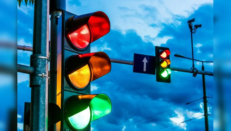 Imagem ilustrativa da notícia Você sabe por que o semáforo tem as cores verde, vermelho e amarelo?