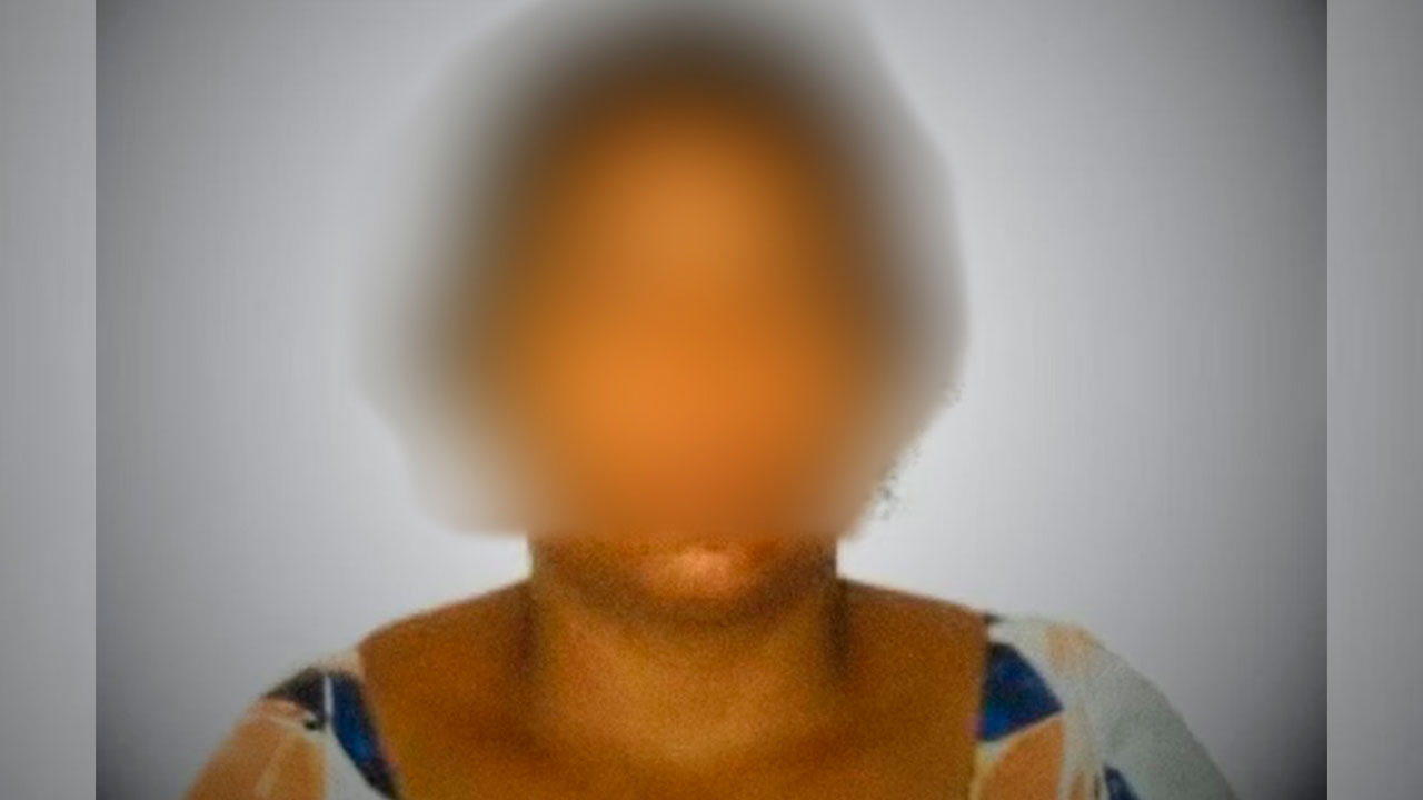 A mulher está proibida de ausentar-se do DF sem autorização e de manter contato com vítimas e testemunhas