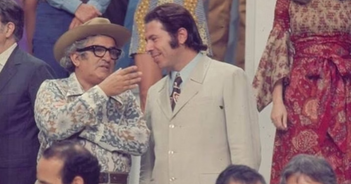 Chacrinha psicografa mensagem sobre Silvio Santos e vida após a morte