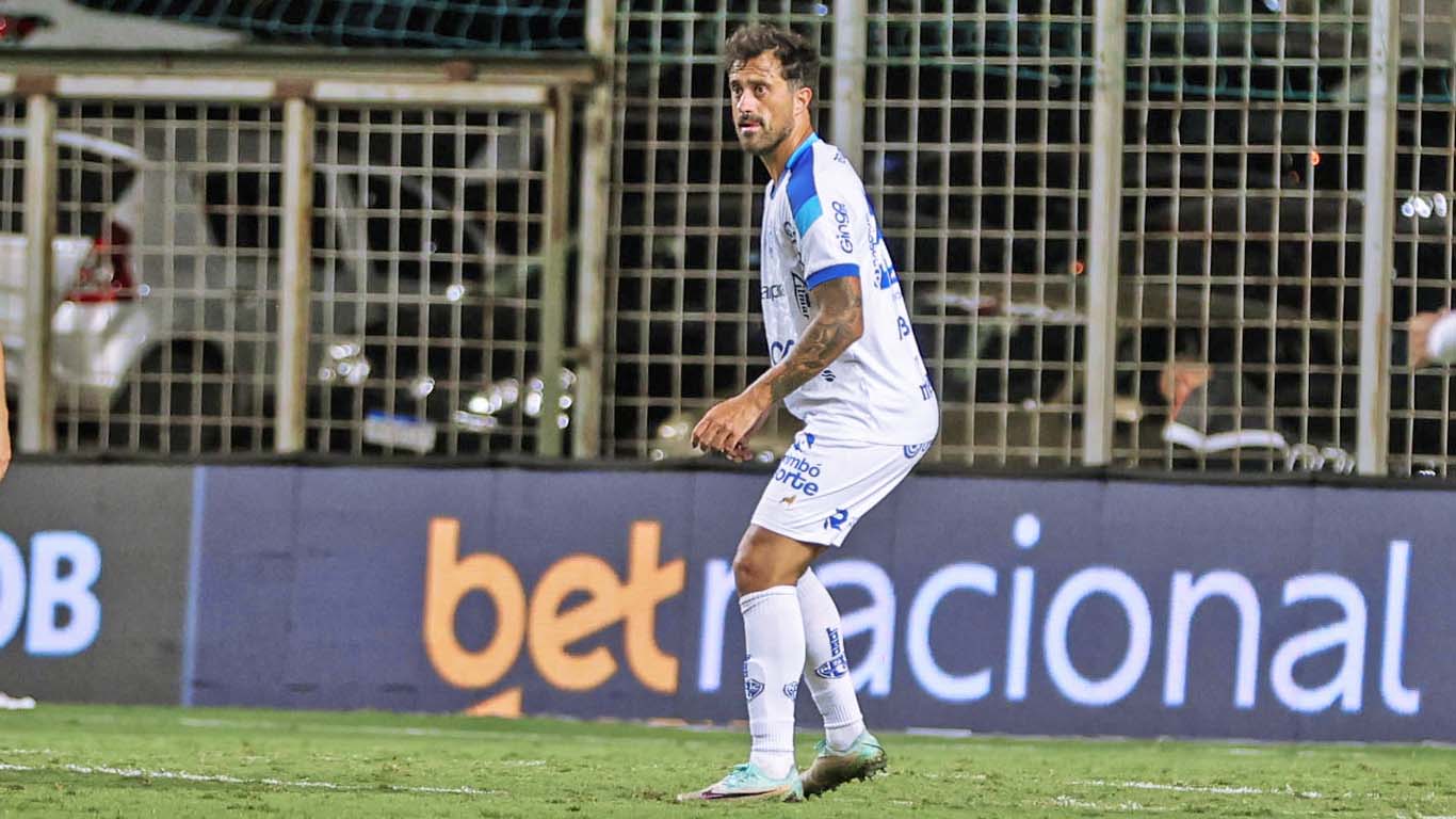 Zagueiro deverá formar dupla de zaga com Luan Freitas