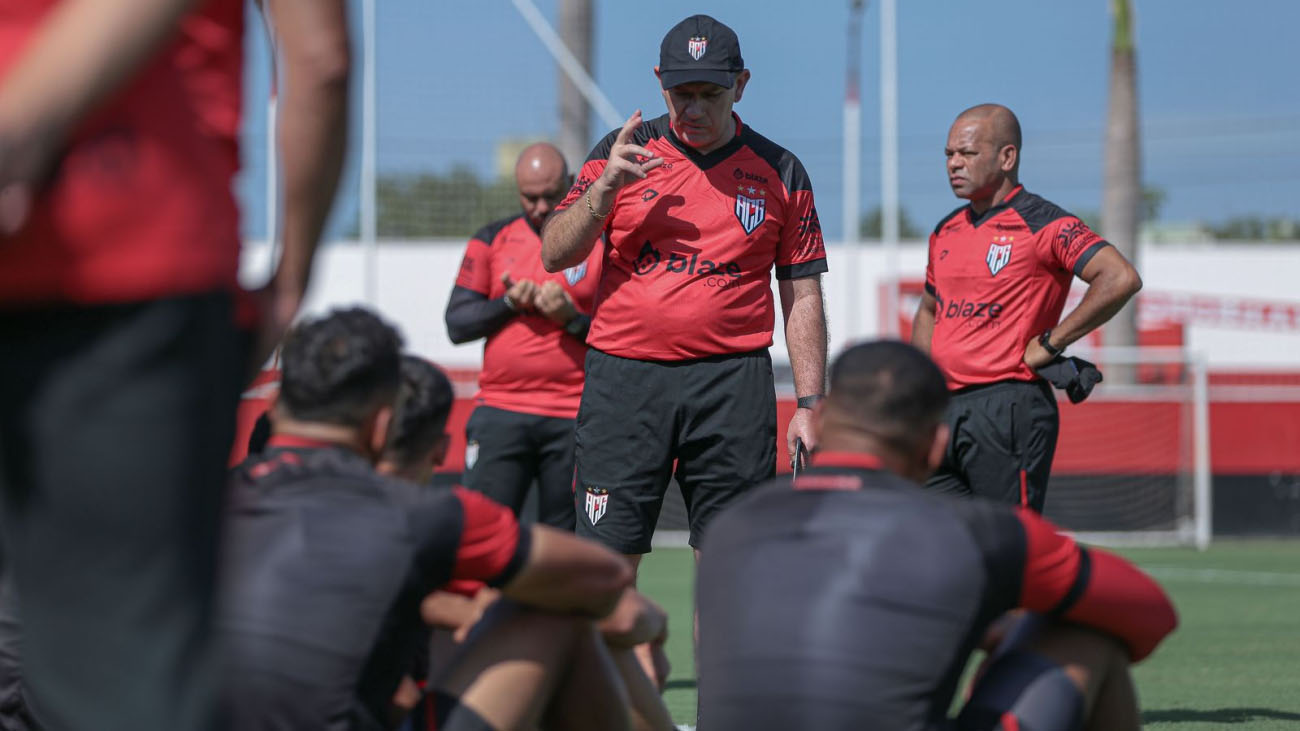 Cláudio Tencati não é mais técnico do Atlético-GO