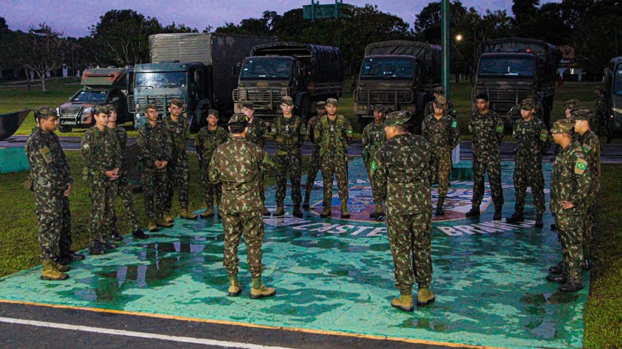 Ao Exército, cabe a tarefa de prestar apoio logístico e de comando e controle.