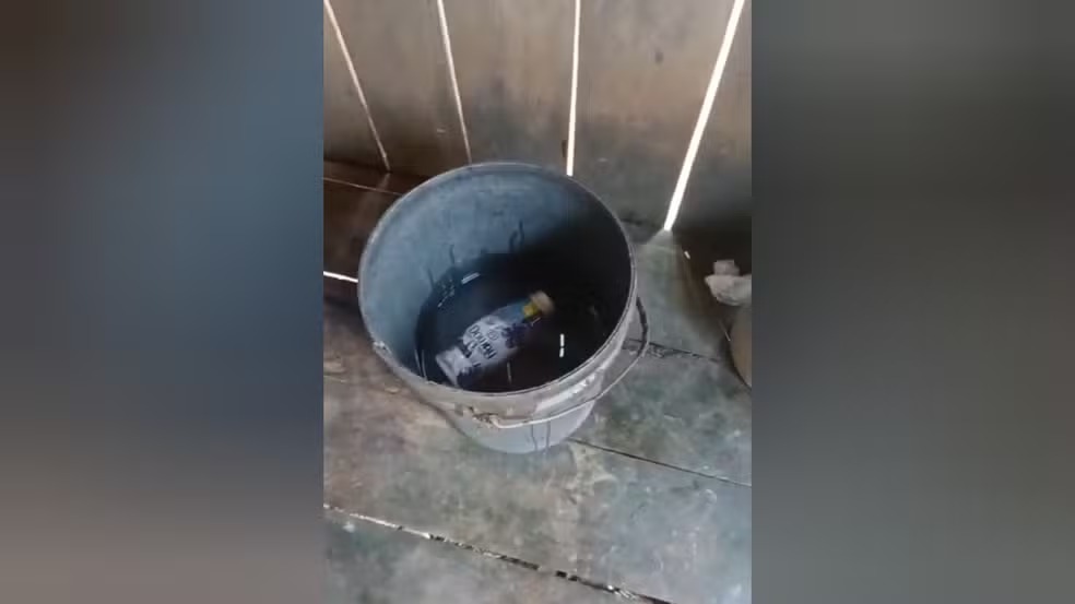 Criança morreu afogada em balde com água em Alenquer, no Pará.