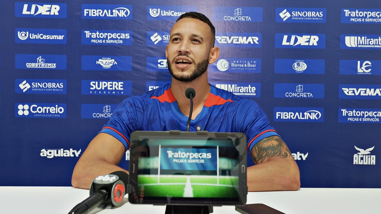 Jonathan Bastos, centro avante do Águia de Marabá.