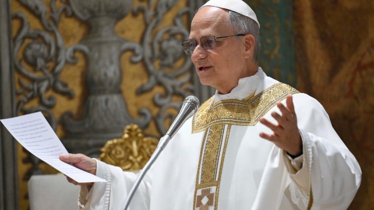 Na primeira missa do Papa Leão XIV, mensagens sobre fé, ateísmo prático e a missão da Igreja são destacadas.